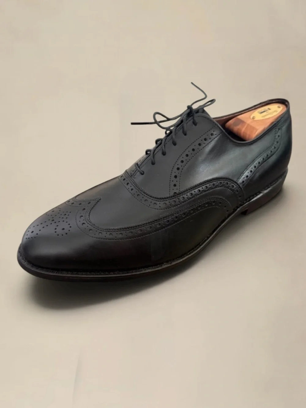 ALLEN EDMONDS Chester Oxford Size 10.5 Shoe trees Included